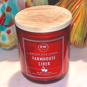 DW HOME CANDLE FARMHOUSE CIDAR RICHLY SCENTED NEW WOODEN WICK 11 oz